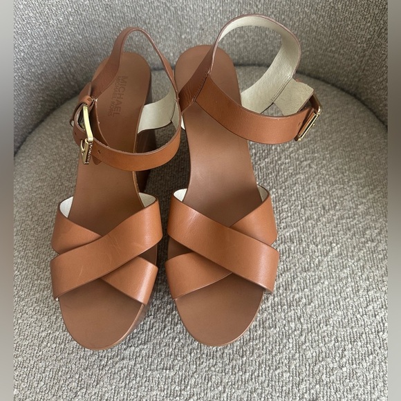 MICHAEL KORS PEGGY WEDGE LUGGAGE OPEN TOE ANKLE STRAP SANDAL SHOES size 10 - Picture 3 of 5